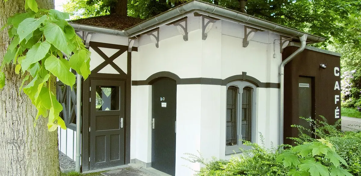 Park-Café im Eimsbütteler Park am Weiher, Hamburg (Foto von 2017).